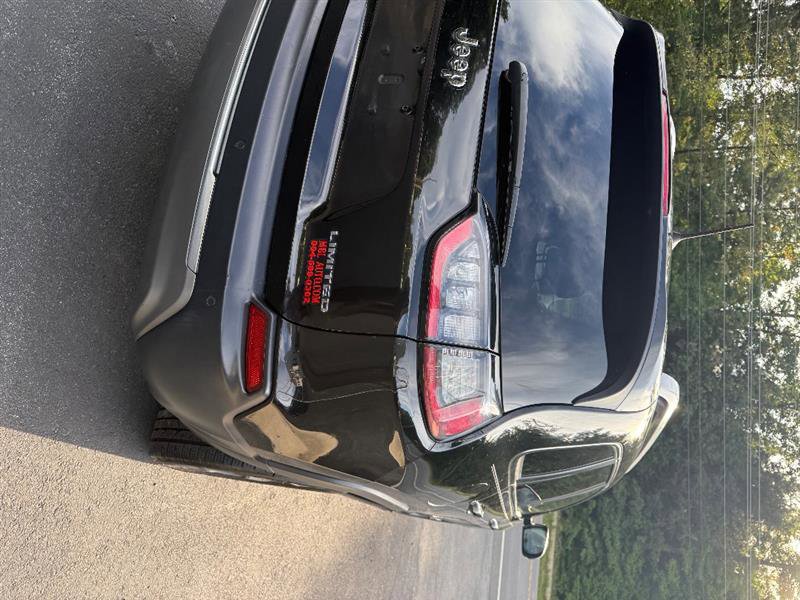 Used 2019 Jeep Cherokee Limited image 11