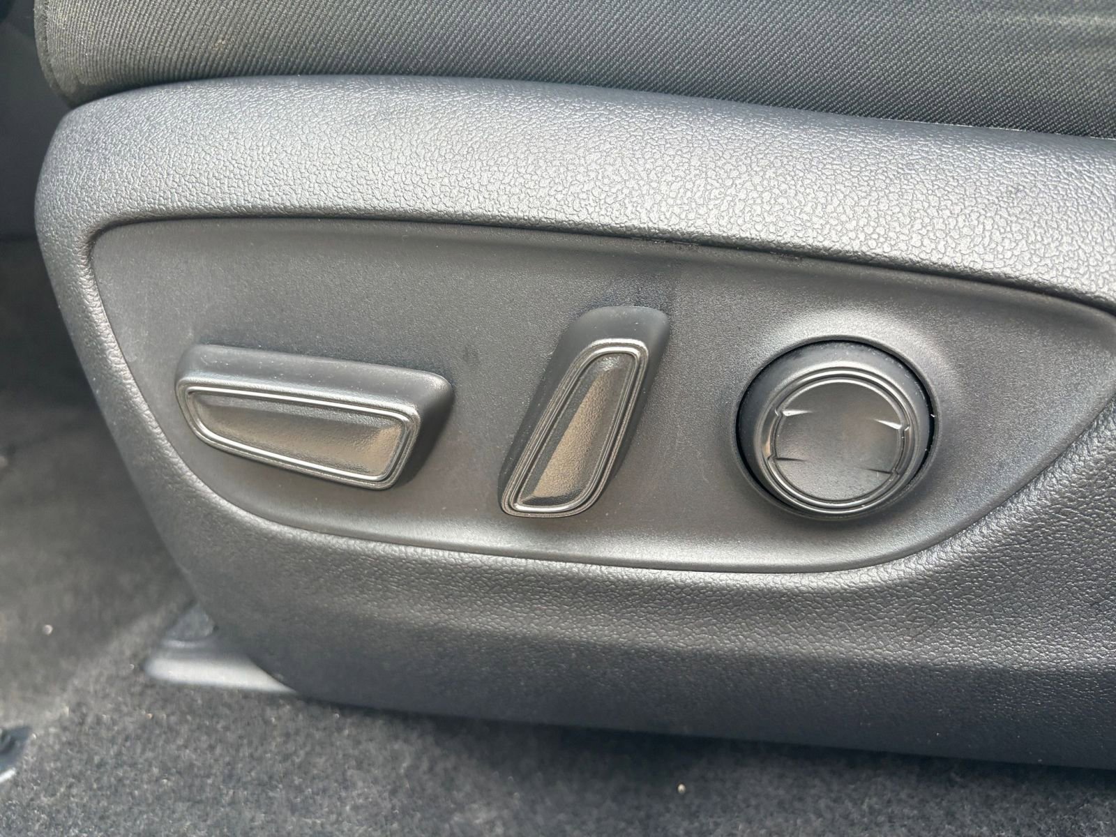 Used 2025 Toyota RAV4 XLE image 23