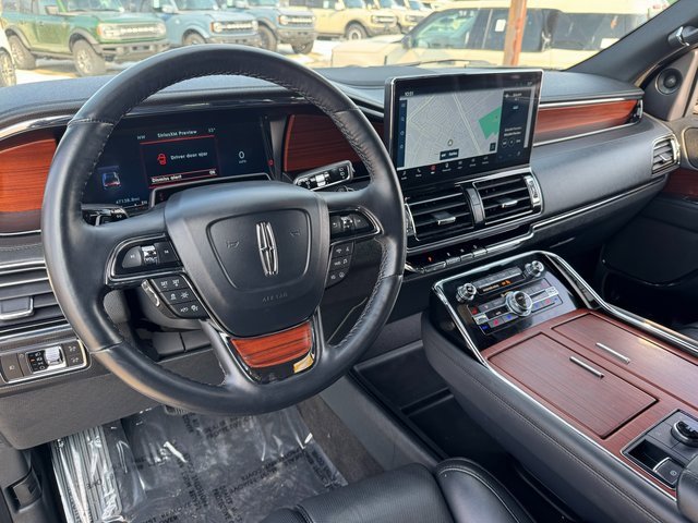 Used 2022 Lincoln Navigator L Reserve image 3