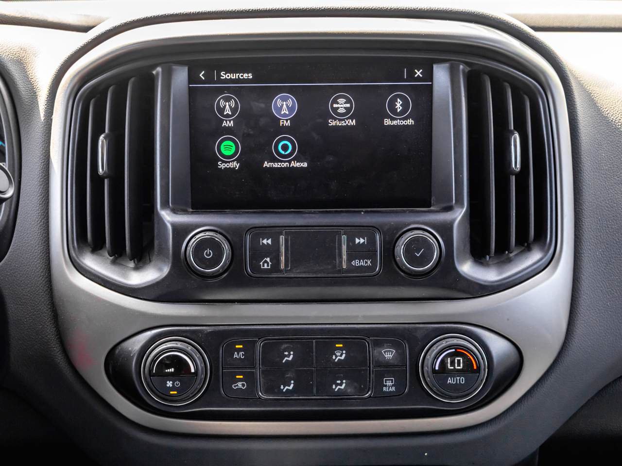 Used 2019 Chevrolet Colorado Z71 AWD/4WD image 14