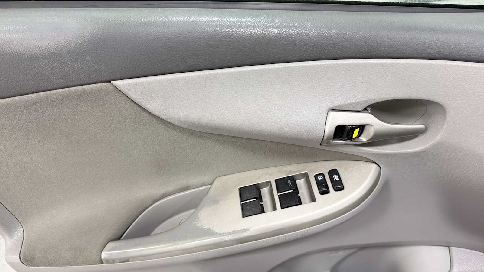 Used 2010 Toyota Corolla LE FWD image 15
