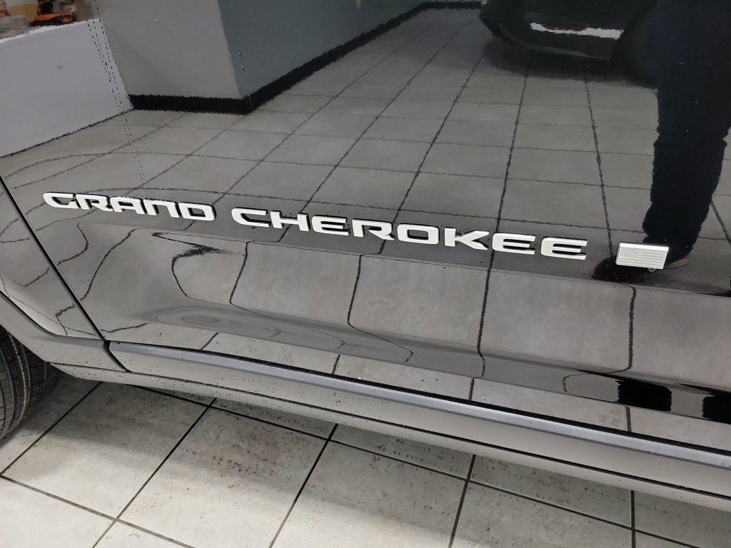 New 2025 Jeep Grand Cherokee L Laredo w/ Luxury Tech Group I image 10