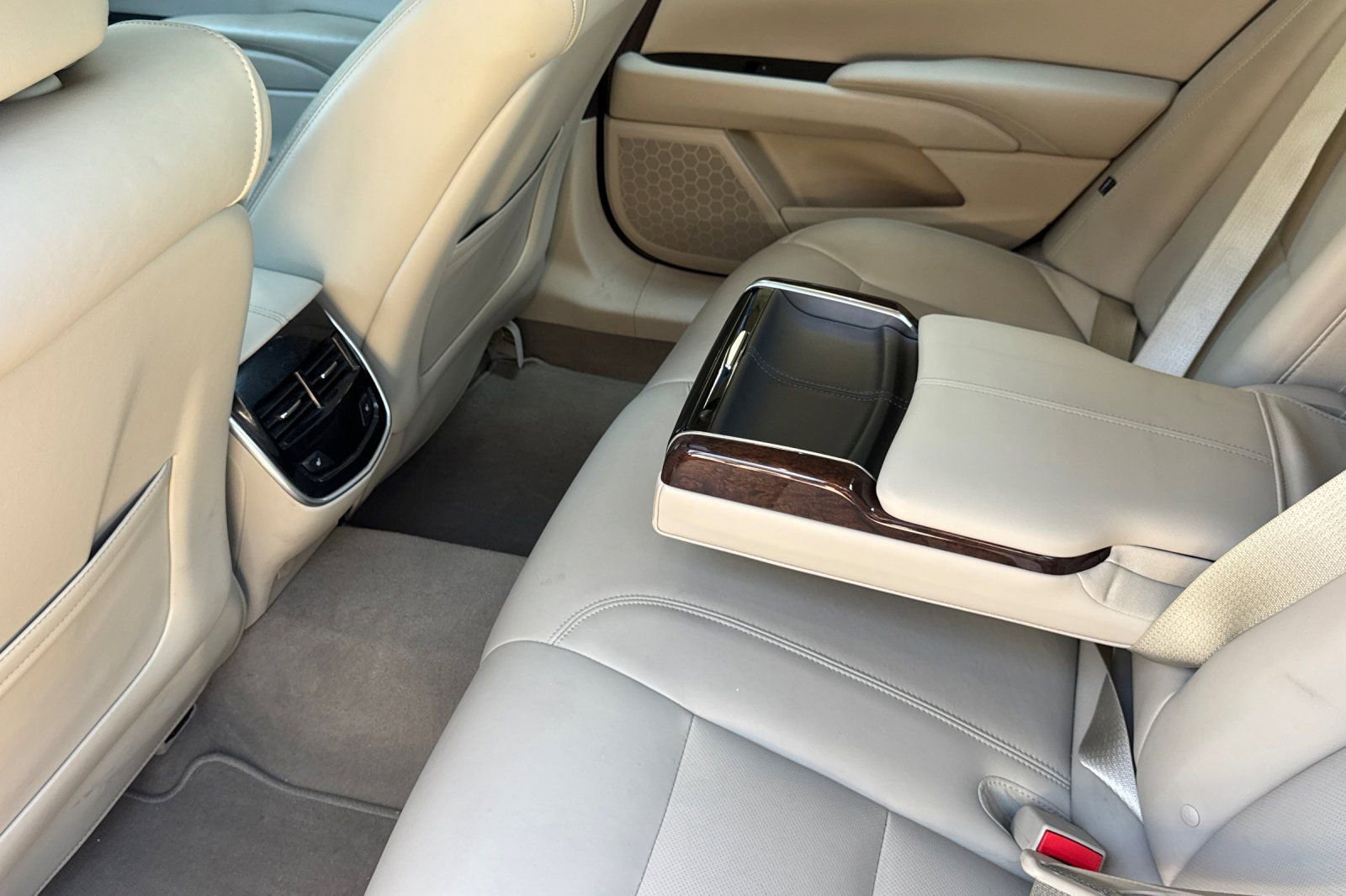 Used 2014 Cadillac XTS Luxury w/ Driver Awareness Package image 8