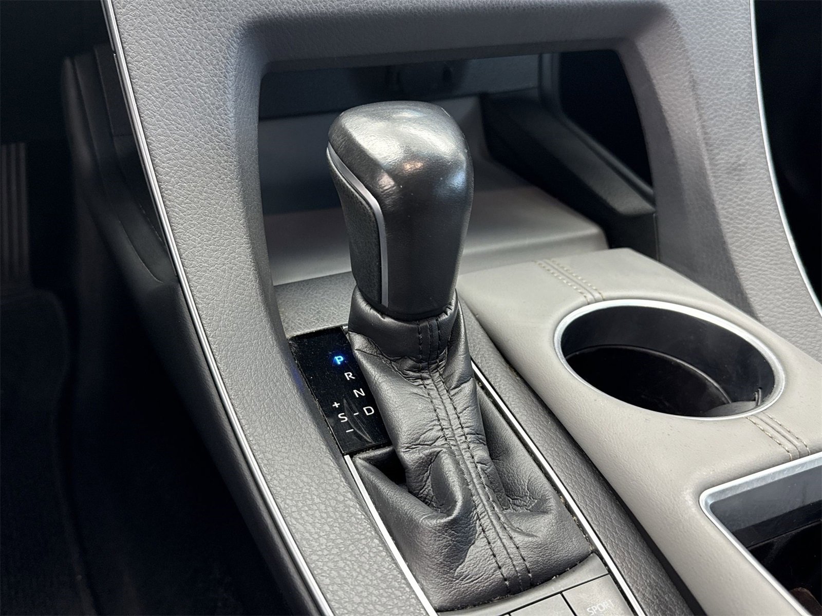 Used 2020 Toyota Avalon Limited image 30