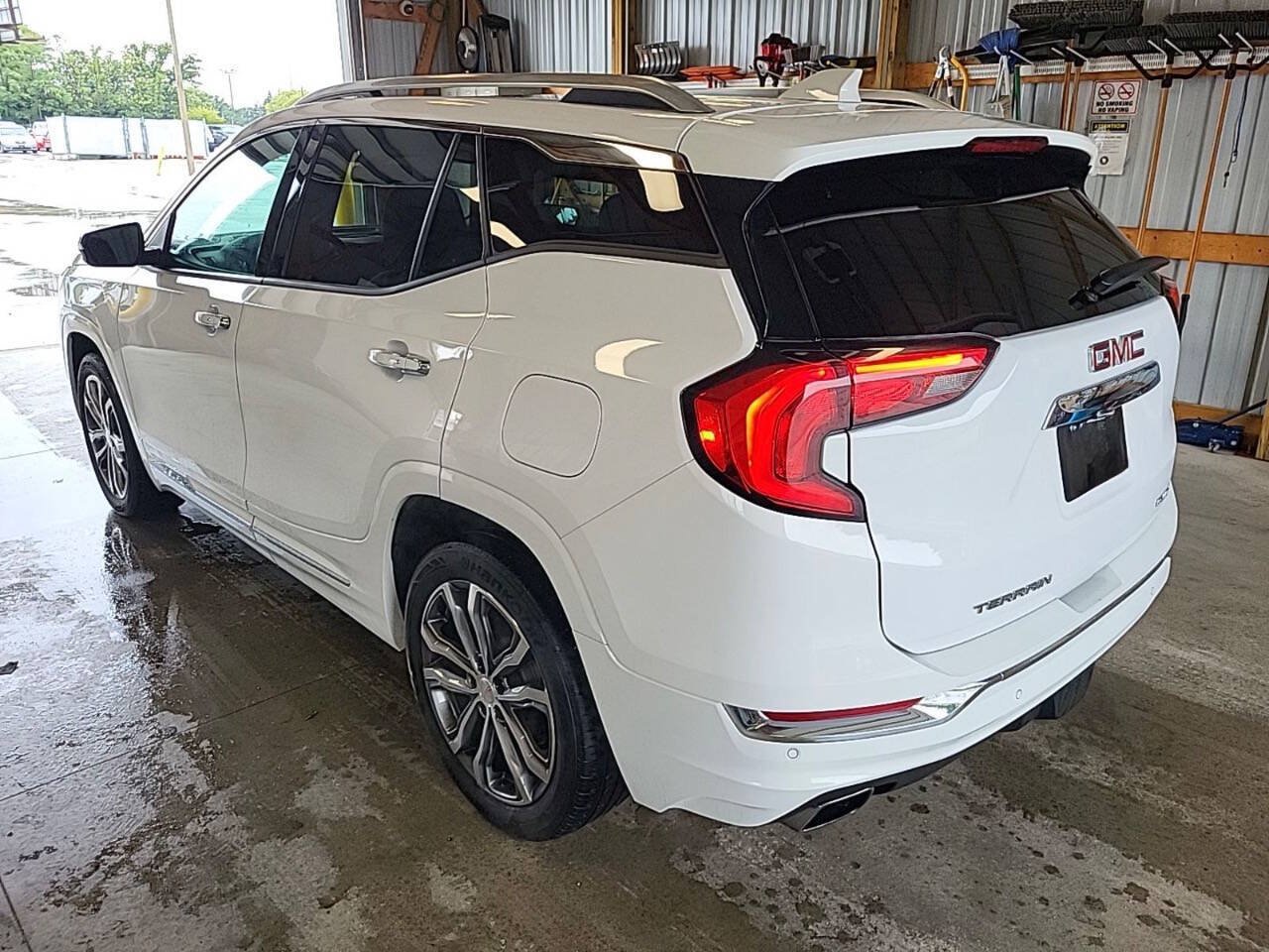 Used 2019 GMC Terrain Denali w/ GMC Pro Grade Package AWD/4WD image 3