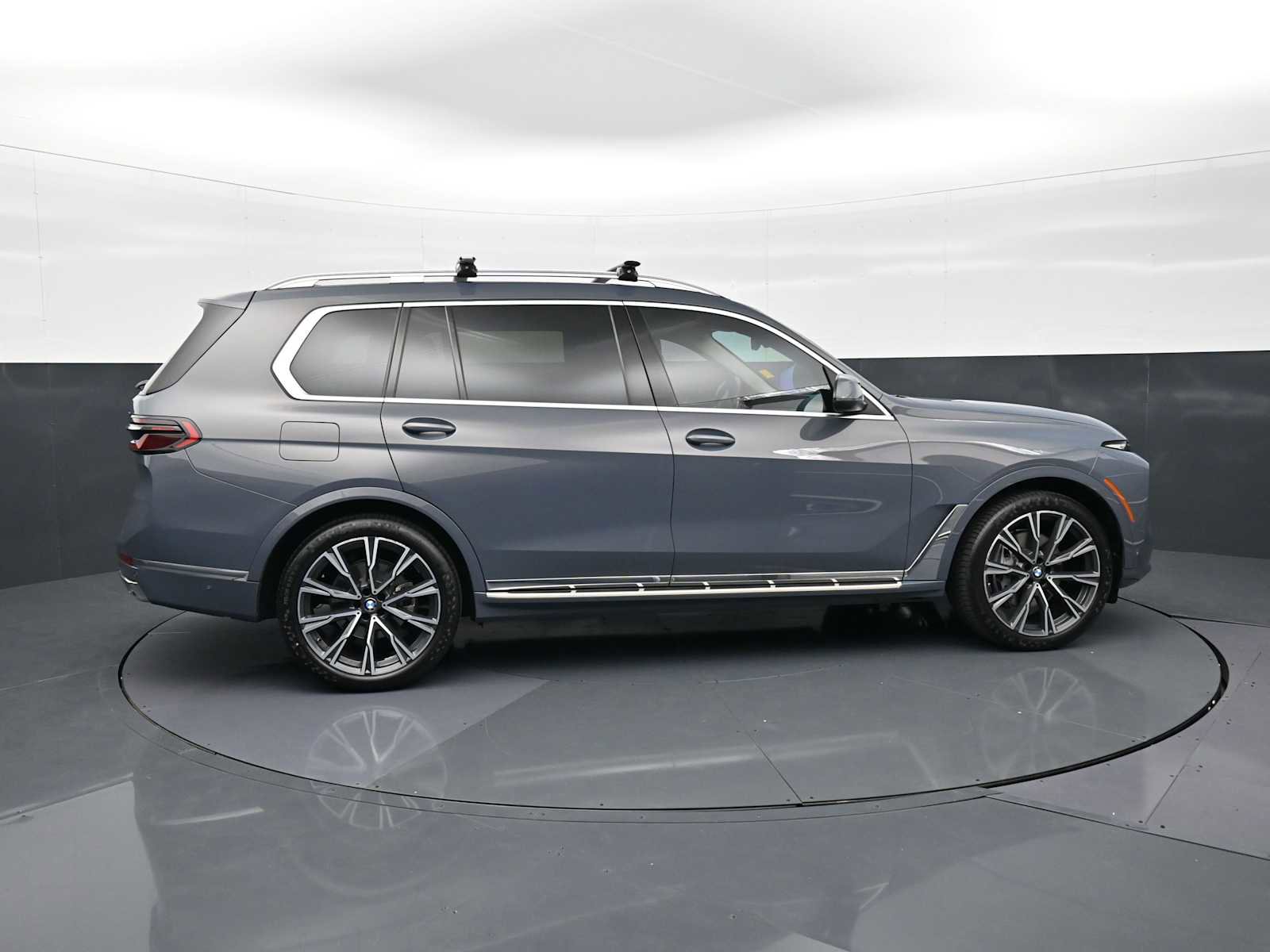 Certified 2023 BMW X7 xDrive40i w/ Executive Package AWD/4WD image 4