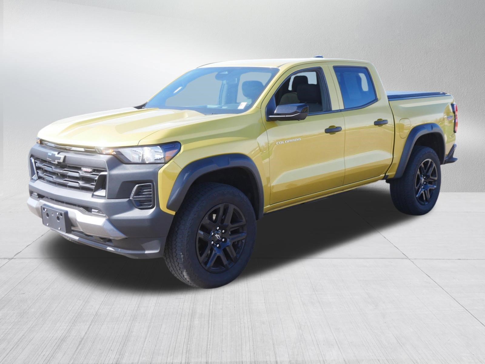 Used 2023 Chevrolet Colorado Trail Boss w/ Technology Package AWD/4WD image 3