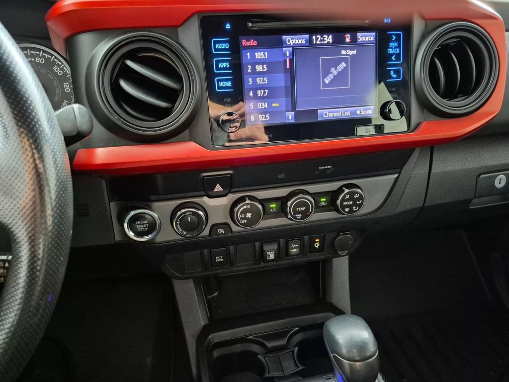 Used 2019 Toyota Tacoma TRD Off-Road AWD/4WD image 18