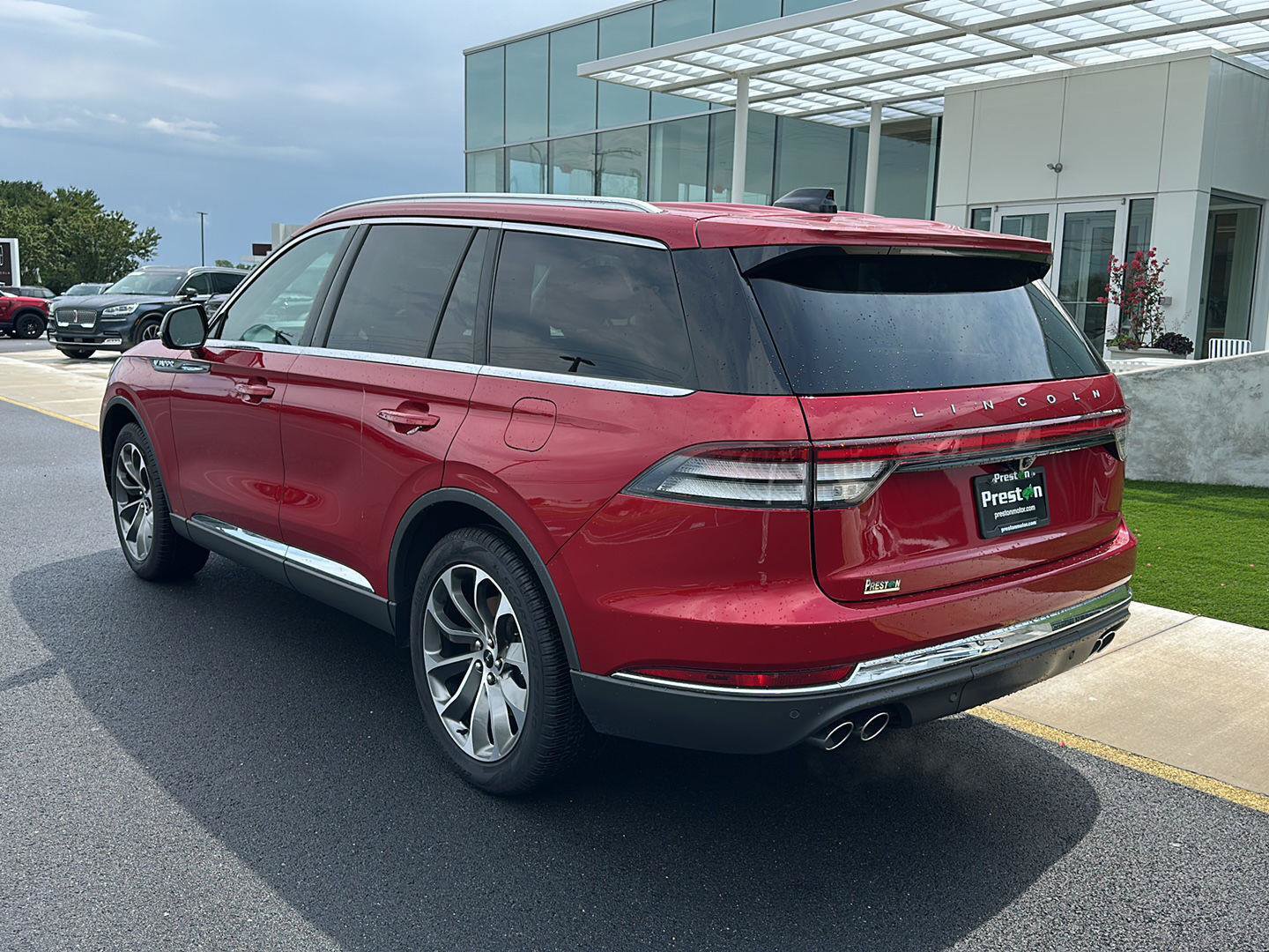 Used 2025 Lincoln Aviator Reserve AWD/4WD image 7