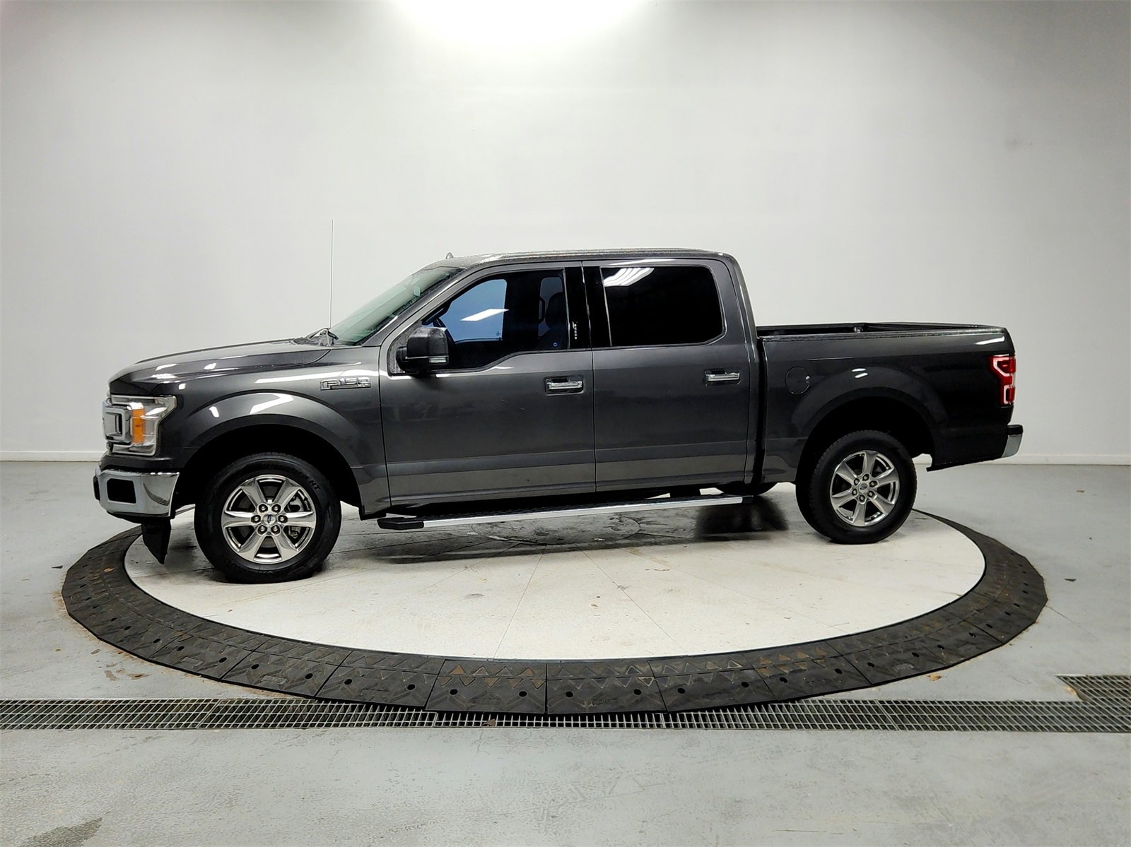 Used 2018 Ford F150 XLT w/ Equipment Group 302A Luxury image 4