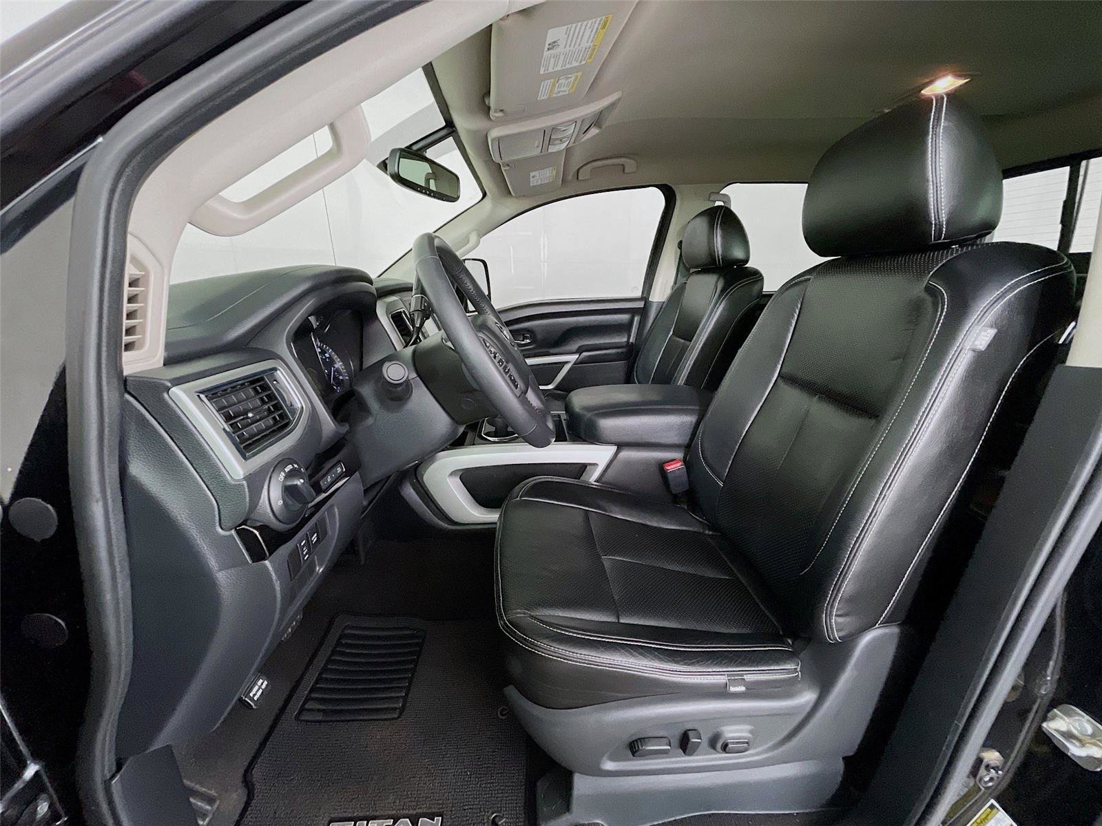 Used 2018 Nissan Titan SV w/ SV Convenience Package image 23