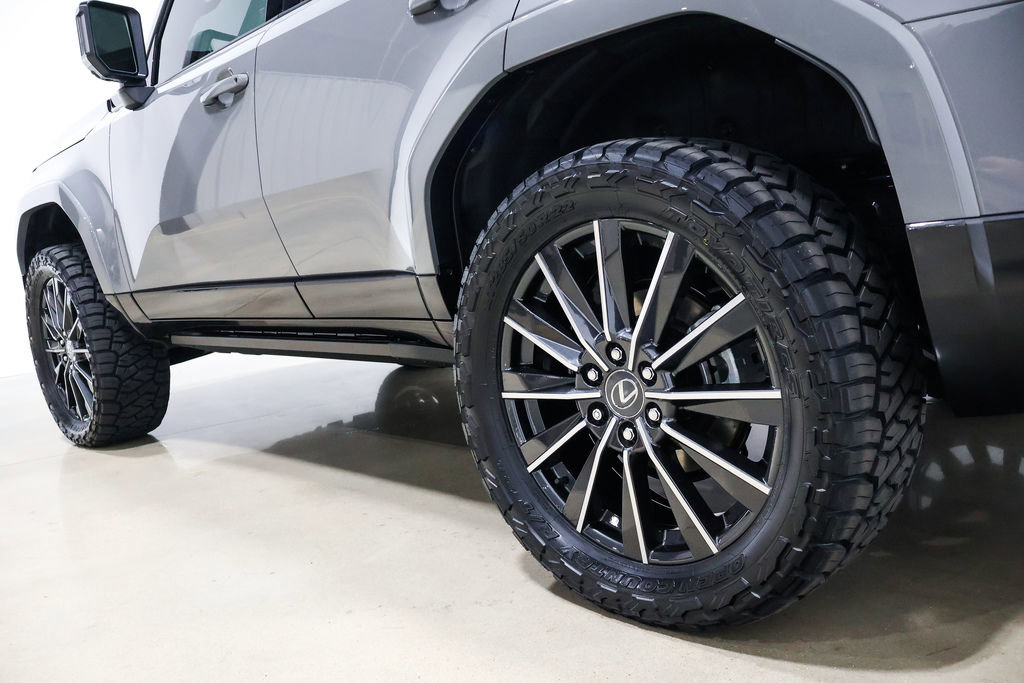 Used 2026 Lexus GX 550 w/ Accessory Package (2T) AWD/4WD image 19