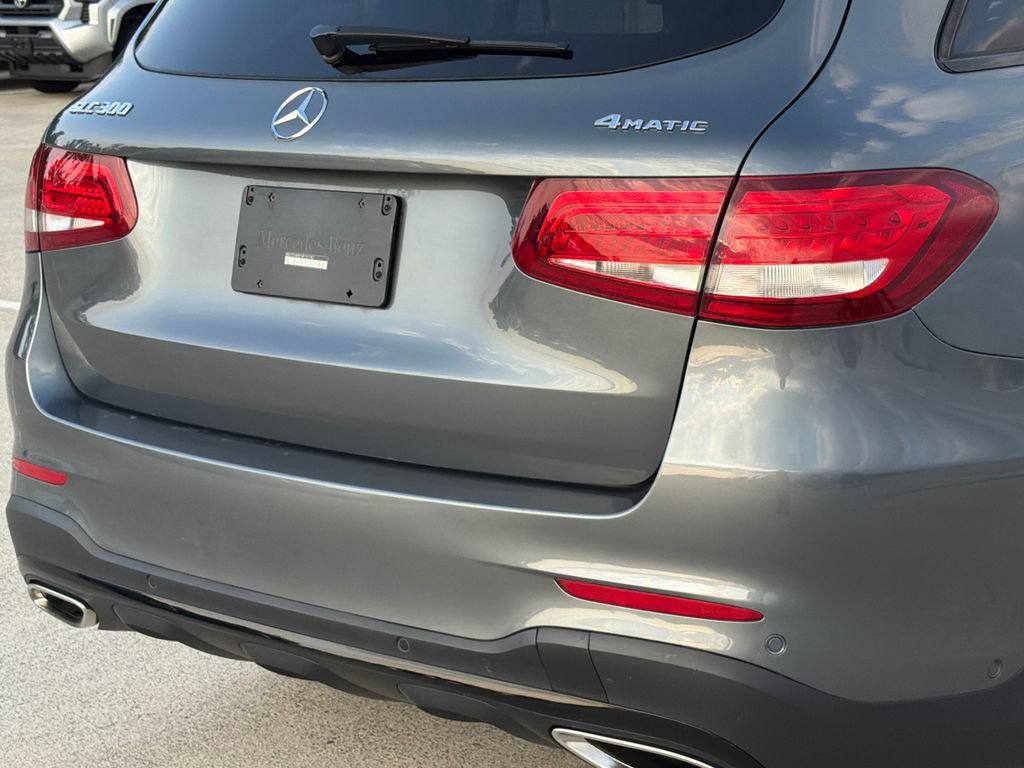 Used 2017 Mercedes-Benz GLC 300 4MATIC image 5