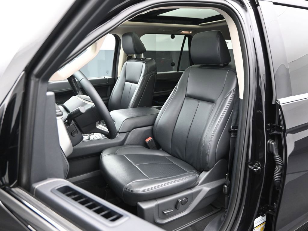 Used 2023 Ford Expedition XLT image 9