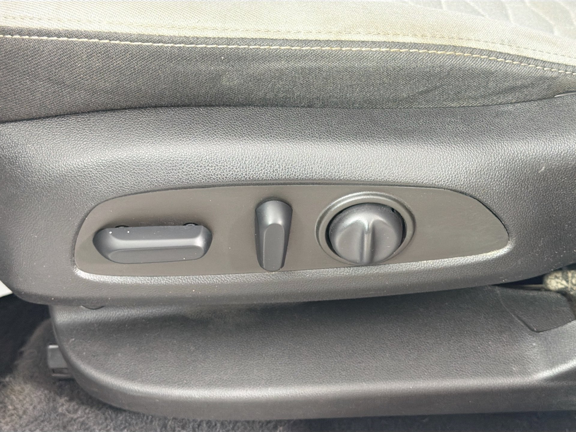 Used 2021 Chevrolet Equinox LS w/ LS Convenience Package FWD image 17