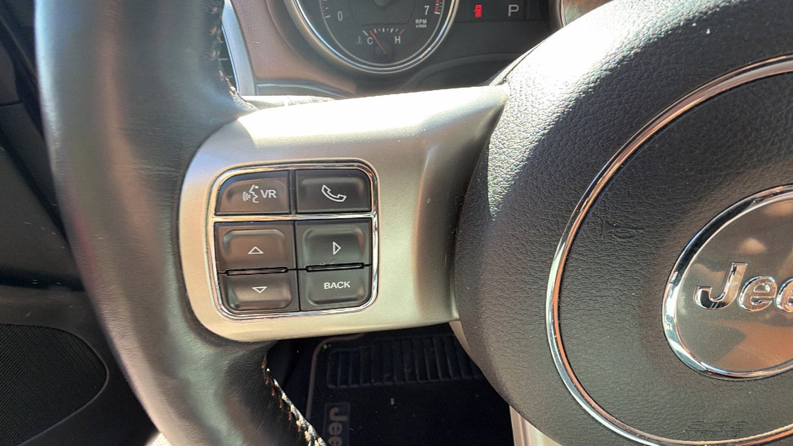 Used 2012 Jeep Grand Cherokee Overland Summit AWD/4WD image 28