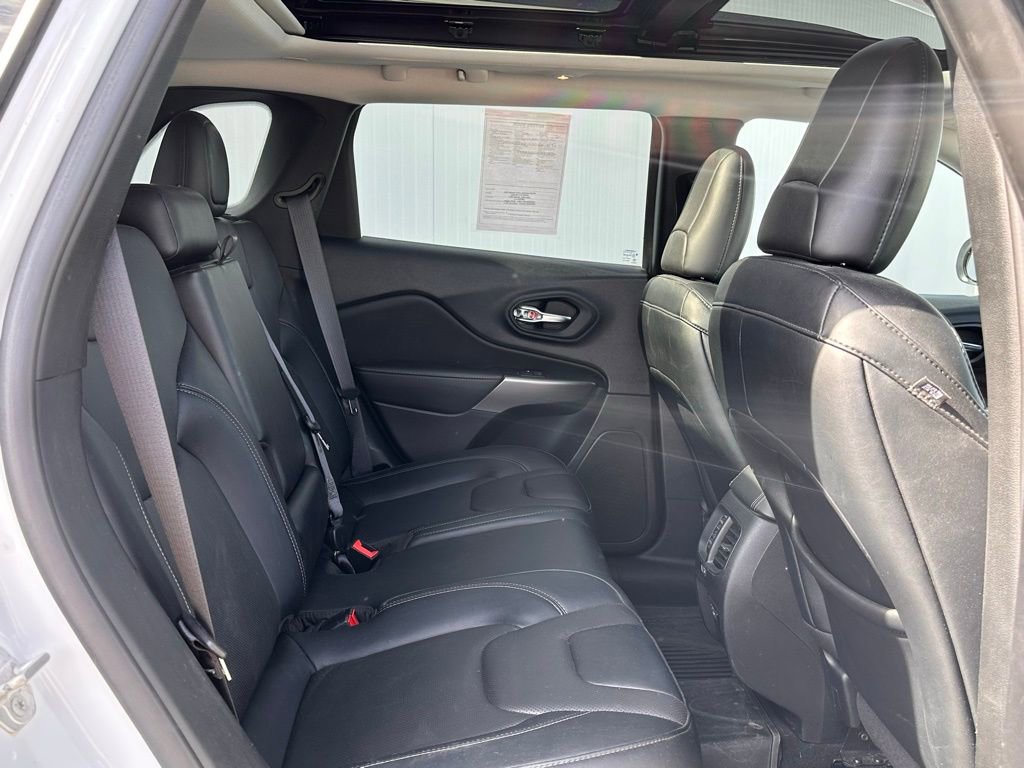 Used 2022 Jeep Cherokee Limited w/ Mopar Interior Package AWD/4WD image 18