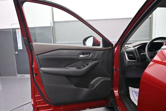 Used 2023 Nissan Rogue SL FWD image 9