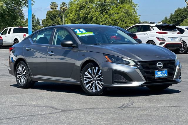 Used 2025 Nissan Altima 2.5 SV FWD video 2