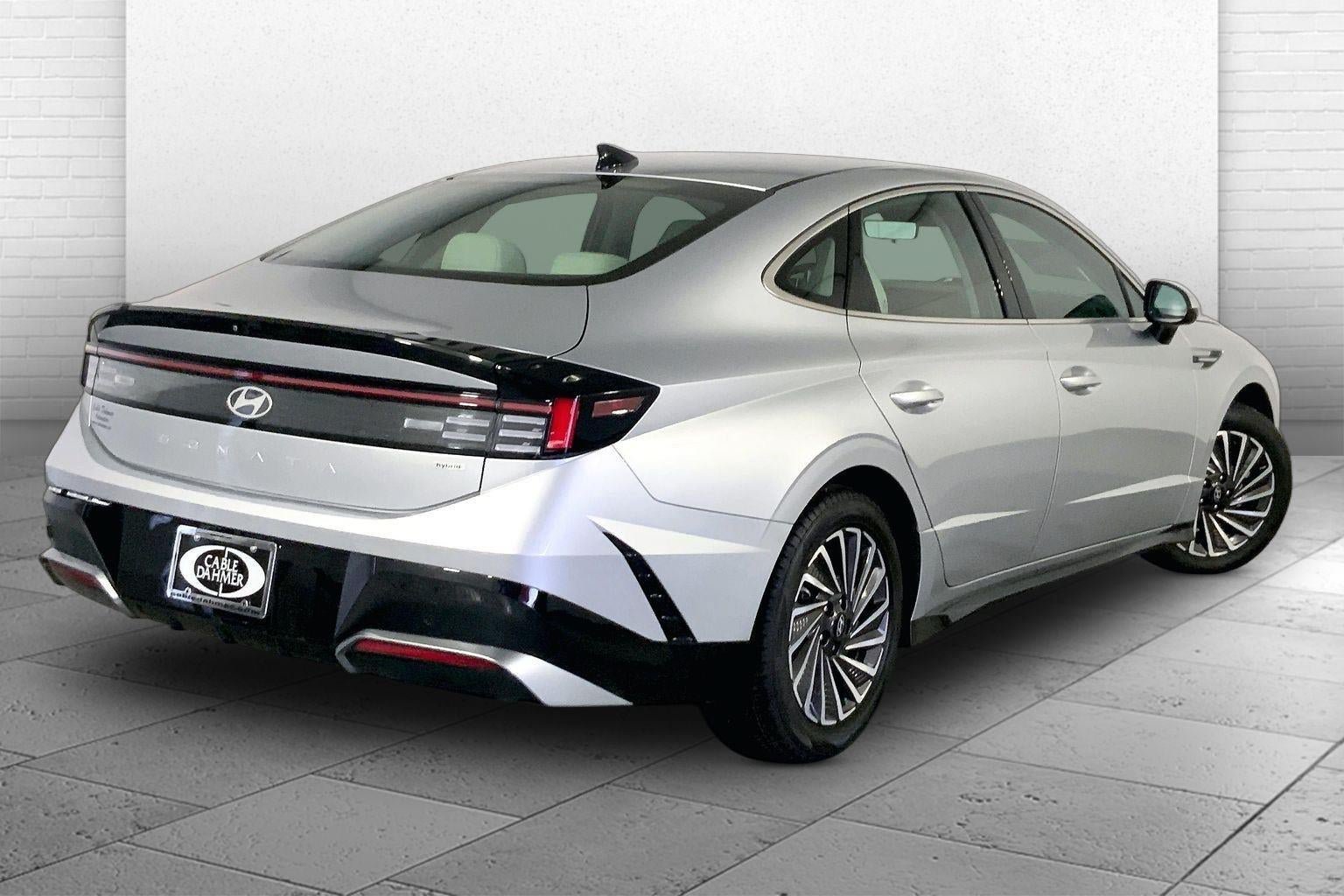 Used 2025 Hyundai Sonata SEL FWD image 13