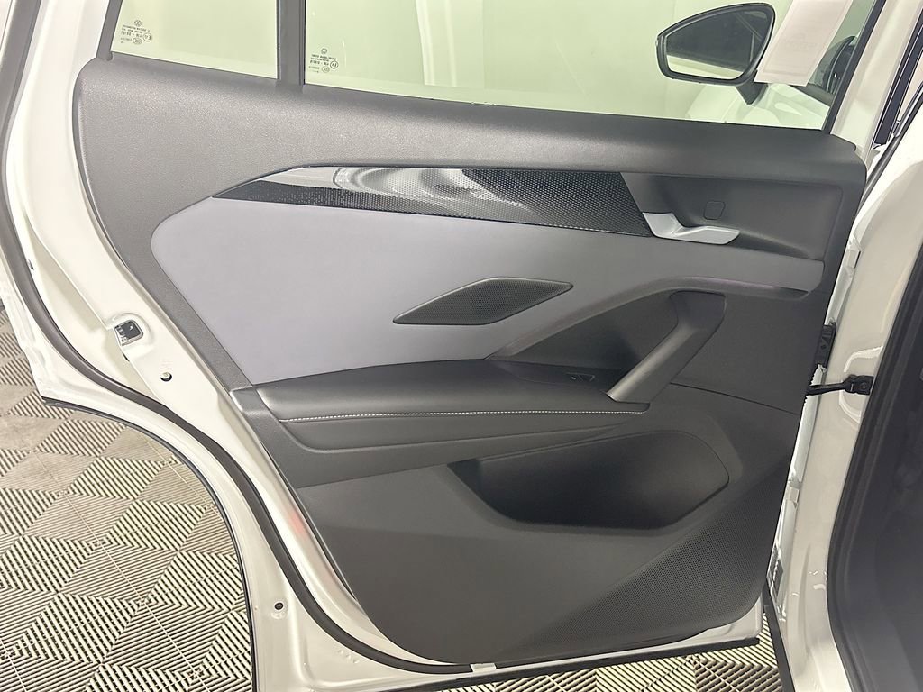 New 2025 Volkswagen Tiguan SE R-Line image 19