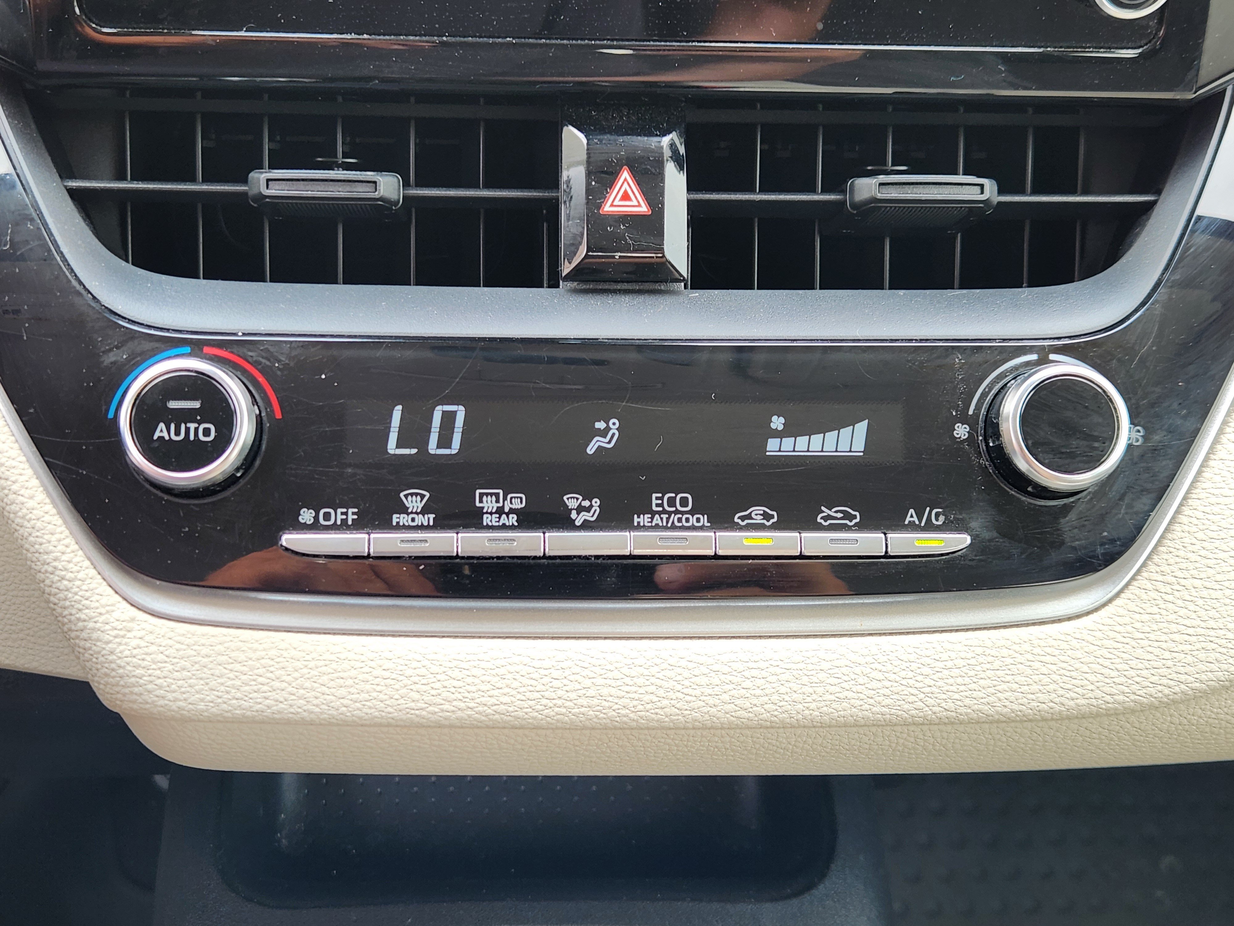 Used 2020 Toyota Corolla LE FWD image 20