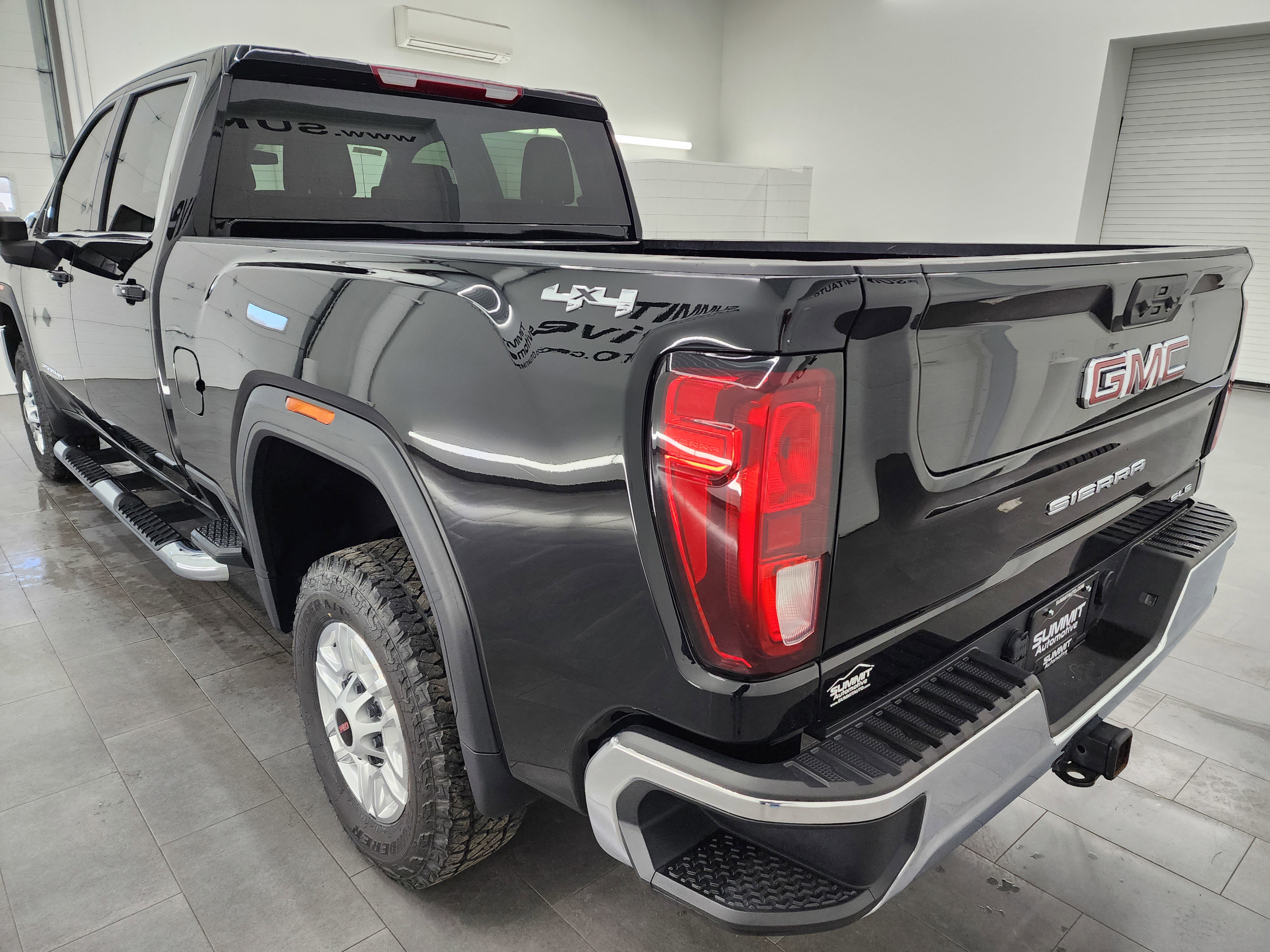Used 2023 GMC Sierra 2500 SLE w/ SLE Convenience Package image 6