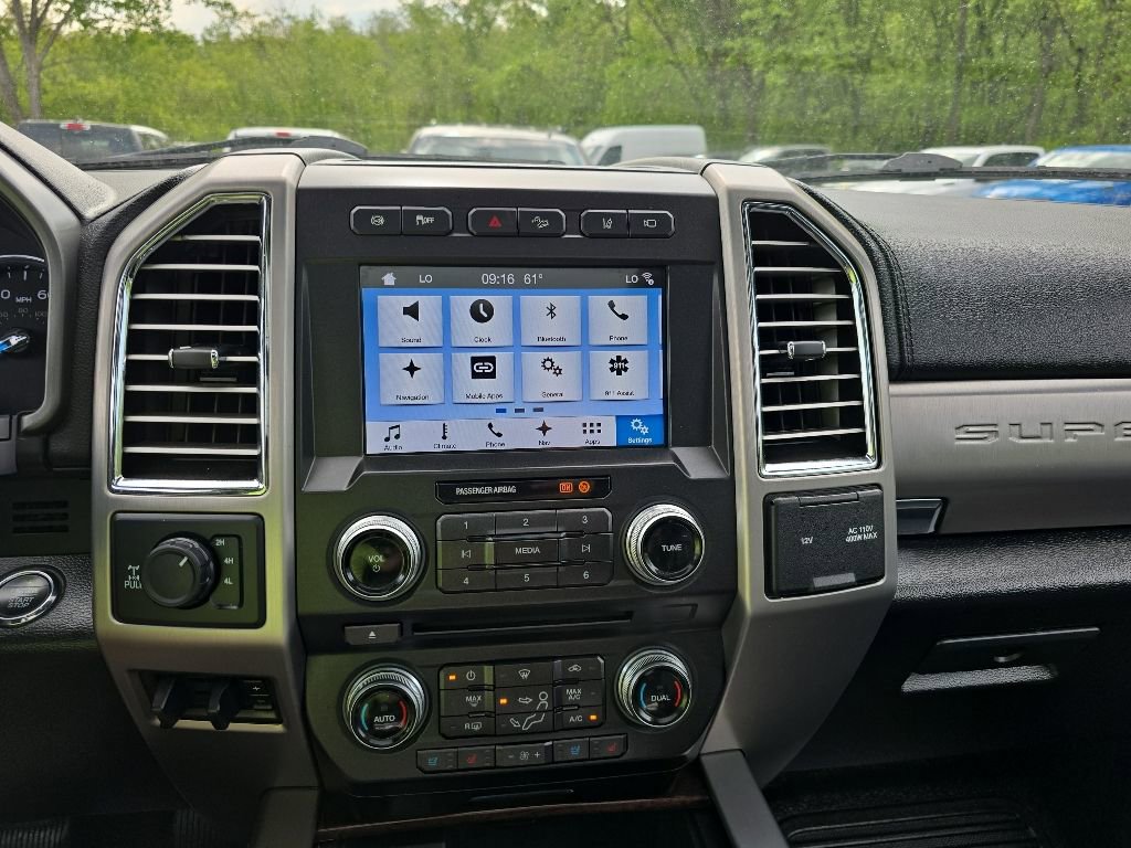 Used 2017 Ford F350 Platinum w/ Platinum Ultimate Package AWD/4WD image 23