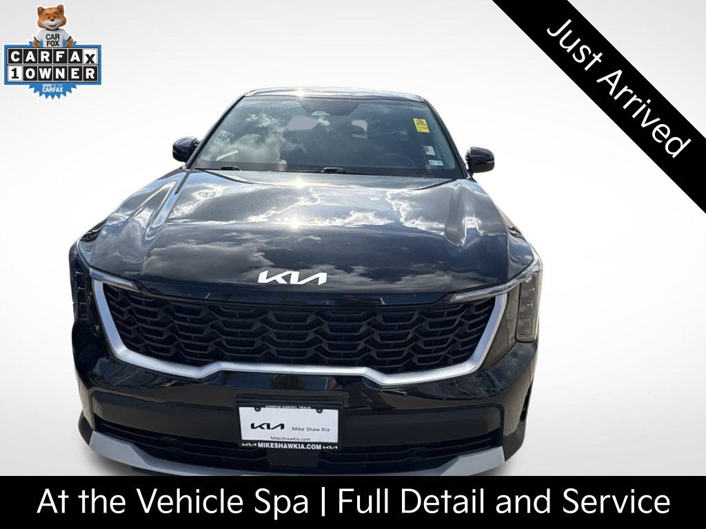 Certified 2025 Kia Sorento LX FWD image 3