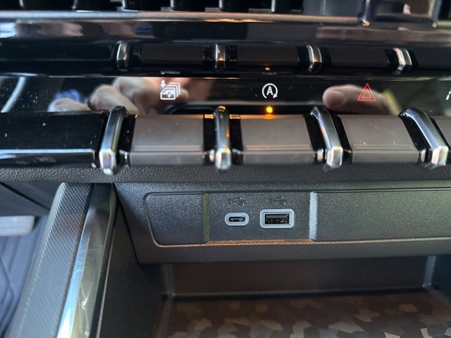 Used 2025 GMC Canyon Elevation w/ Convenience Package image 21