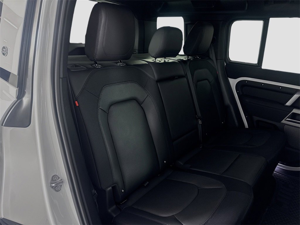 Used 2023 Land Rover Defender 110 X-Dynamic SE image 29