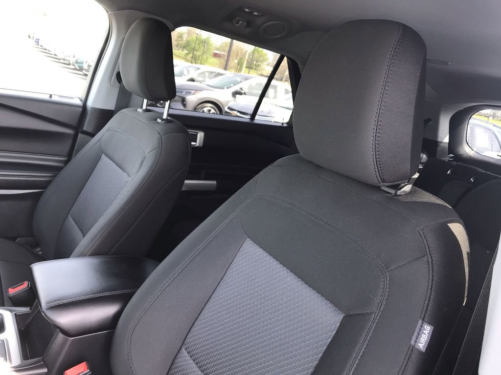 Used 2022 Ford Explorer XLT image 11