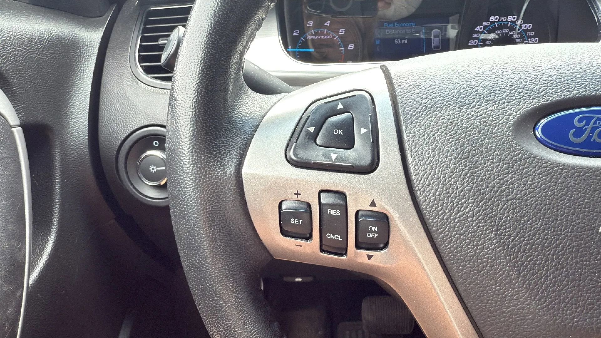 Used 2017 Ford Taurus SEL image 10