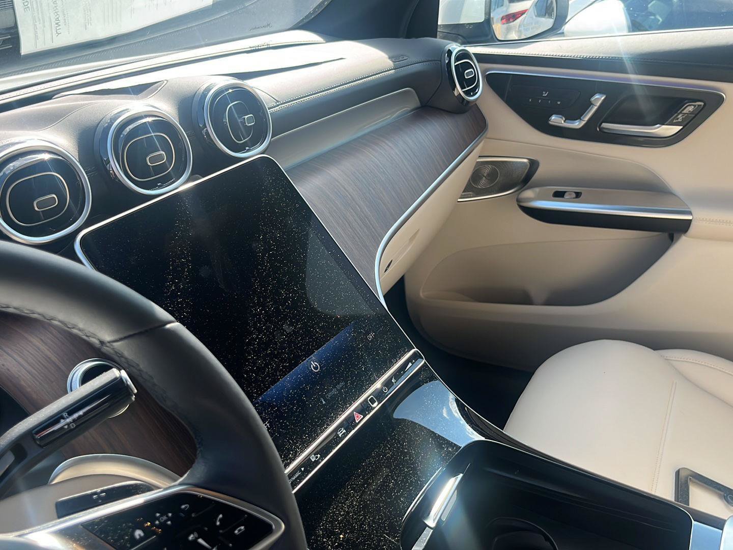 Used 2024 Mercedes-Benz GLC 300 image 9