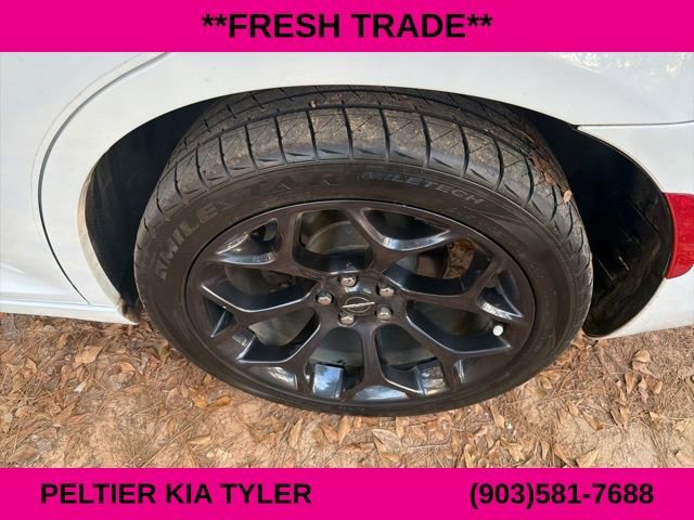 Used 2019 Chrysler 300 Touring w/ Sport Appearance Package image 8
