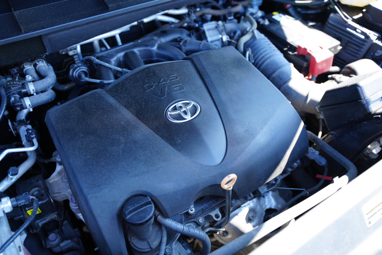 Used 2020 Toyota Highlander XLE image 12