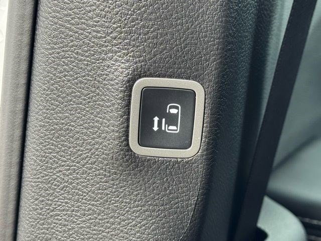 New 2026 Chrysler Pacifica Limited w/ S Appearance Package image 38