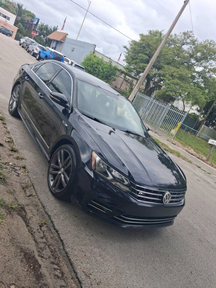 Used 2017 Volkswagen Passat 1.8T R-Line FWD image 1