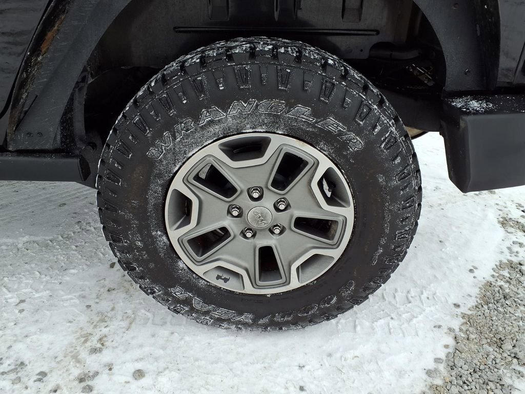 Used 2018 Jeep Wrangler Unlimited Rubicon w/ Connectivity Group image 34