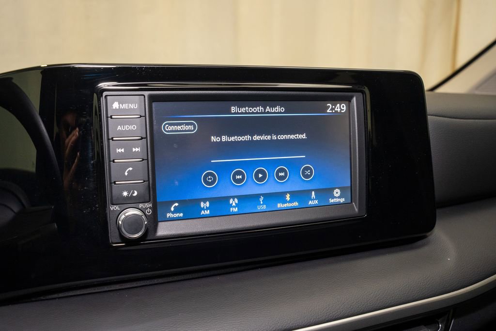 Certified 2025 Nissan Kicks S image 12