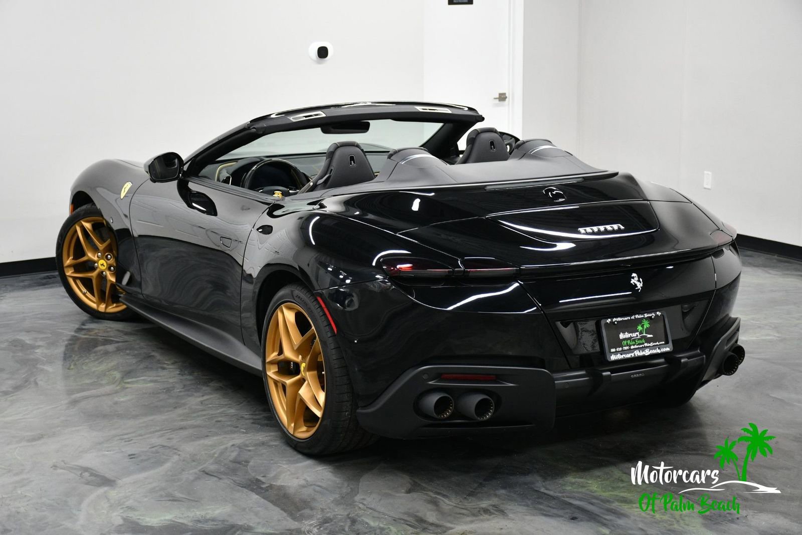 Used 2024 Ferrari Roma Spider RWD image 11