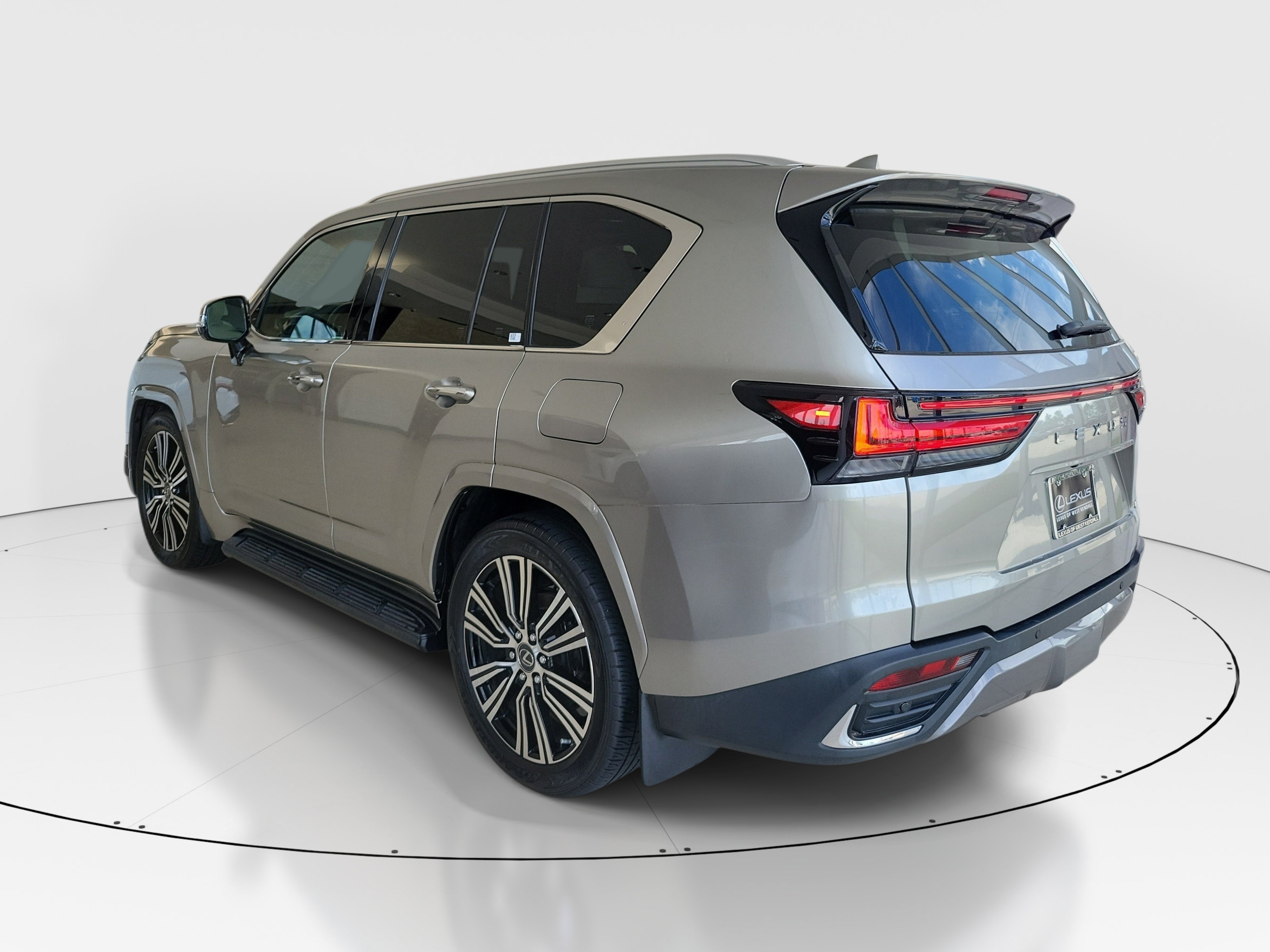 Used 2022 Lexus LX 600 4WD w/ Accessory Package (Z1) image 6