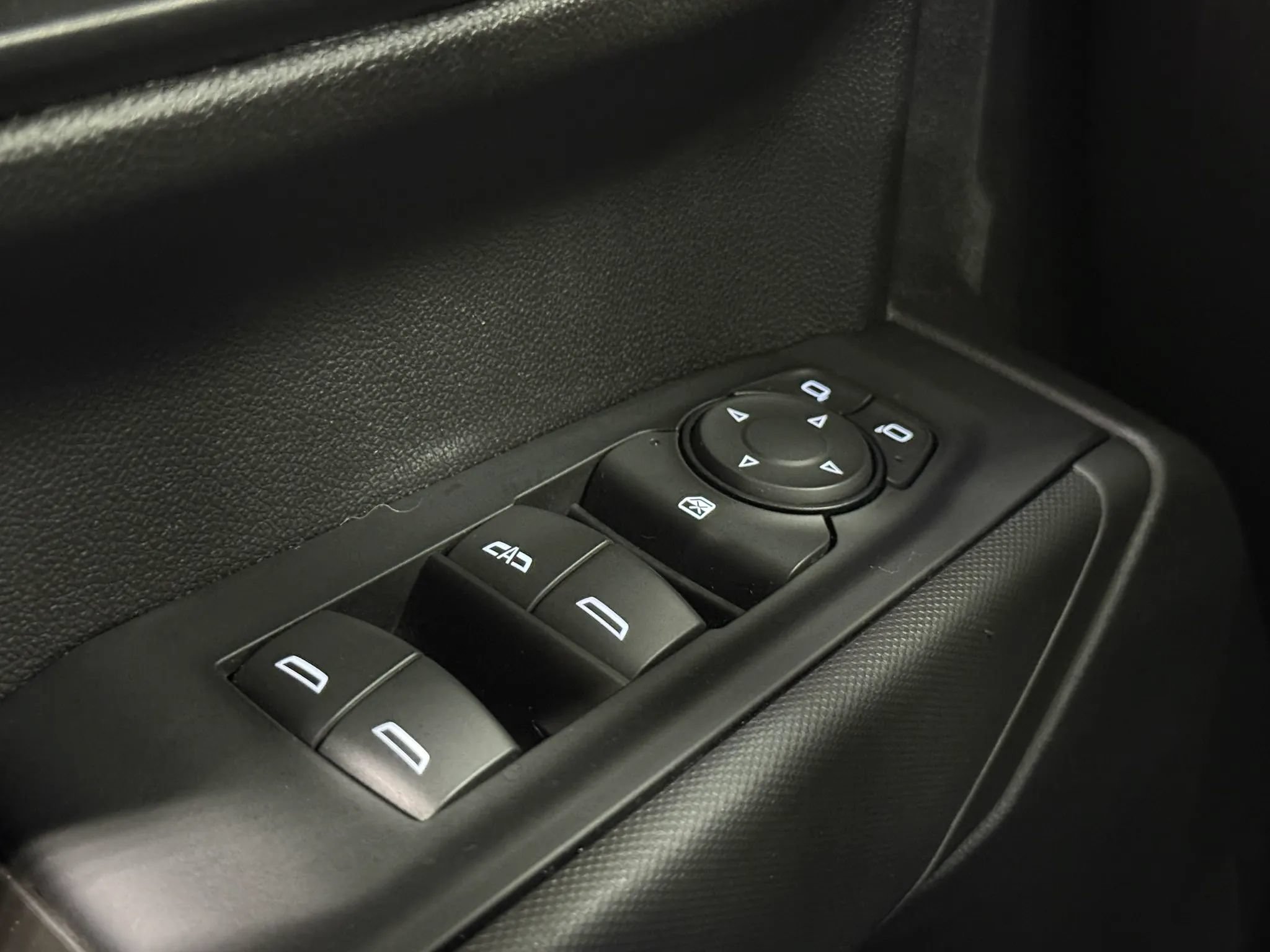 Used 2022 Chevrolet Silverado 1500 Custom w/ Safety Confidence Package AWD/4WD image 25