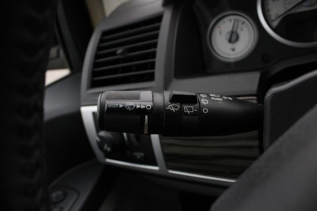 Used 2010 Chrysler Town & Country Touring FWD image 9