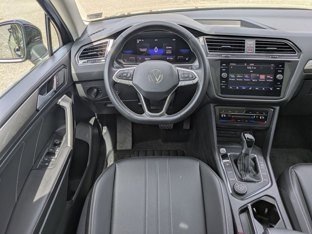 Certified 2022 Volkswagen Tiguan SE image 16