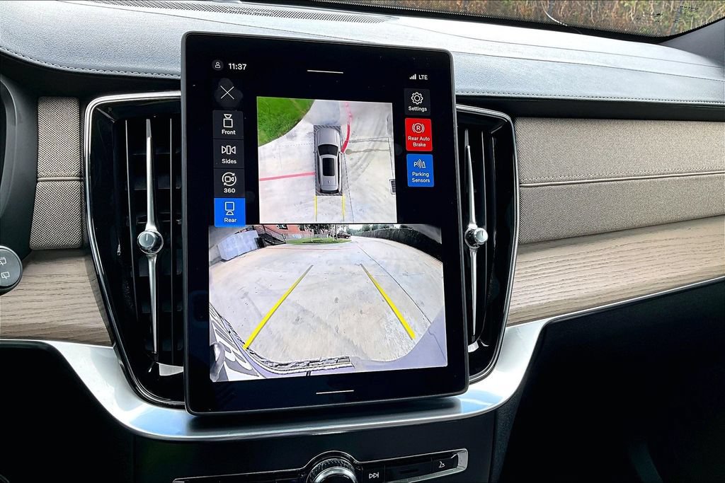 Certified 2026 Volvo XC90 B6 Plus AWD/4WD image 28