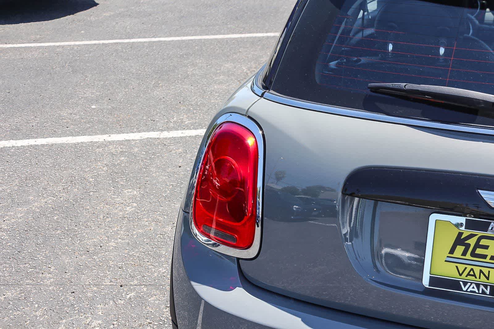 Used 2017 MINI Cooper 2-Door Hardtop FWD image 8