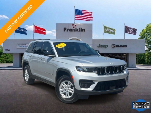 Certified 2025 Jeep Grand Cherokee Laredo w/ Luxury Tech Group I AWD/4WD image 1