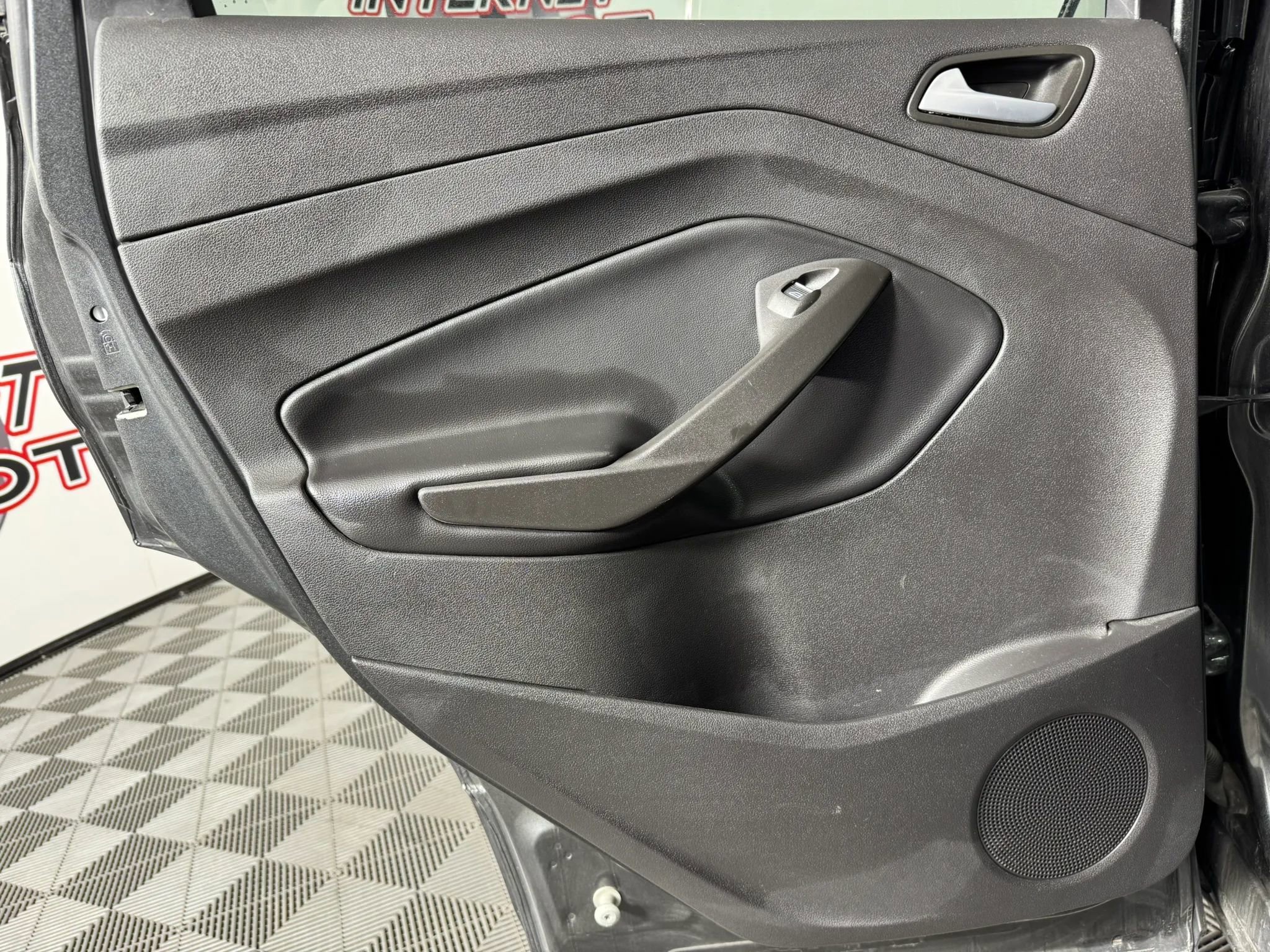Used 2019 Ford Escape SE FWD image 38