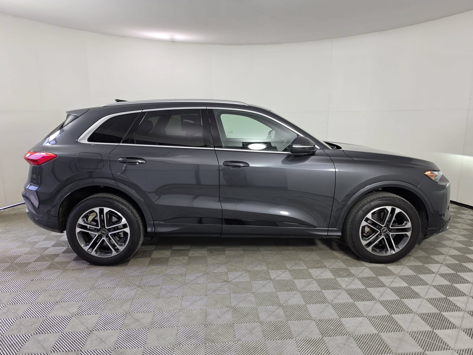 Used 2025 Audi Q5 Premium w/ Convenience Package AWD/4WD image 41